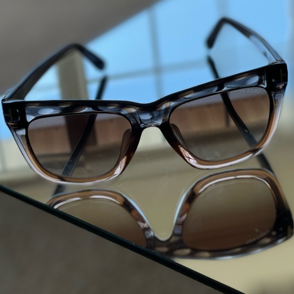 Tom Ford *New* 55 Grey/Peach worn once - Picture 2 of 6